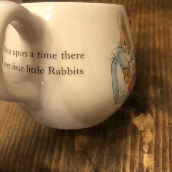 Petter Rabbit Child’s Plate & two handled cup. - Picture 8 of 14